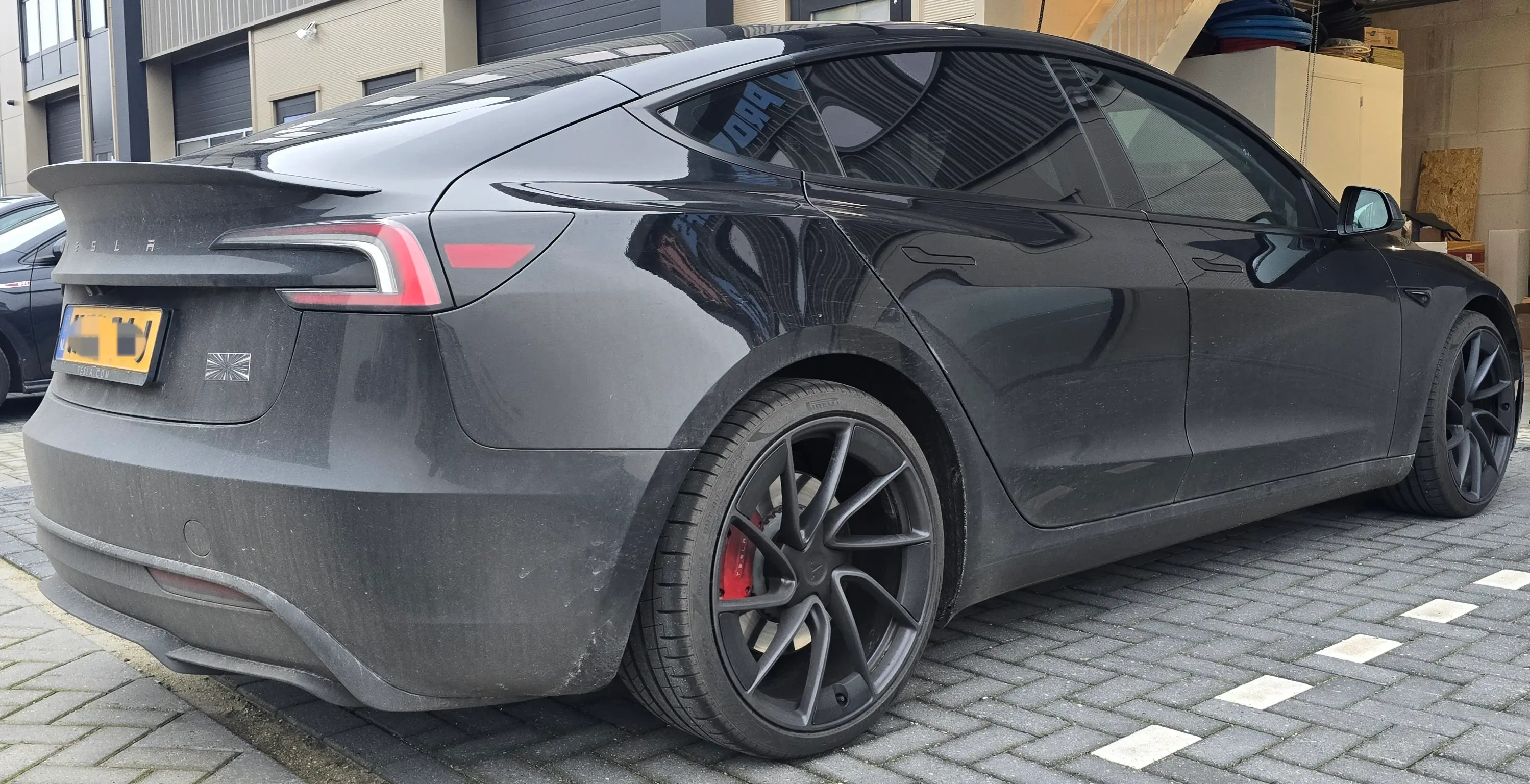 Tesla Model 3 exterieur voor behandeling